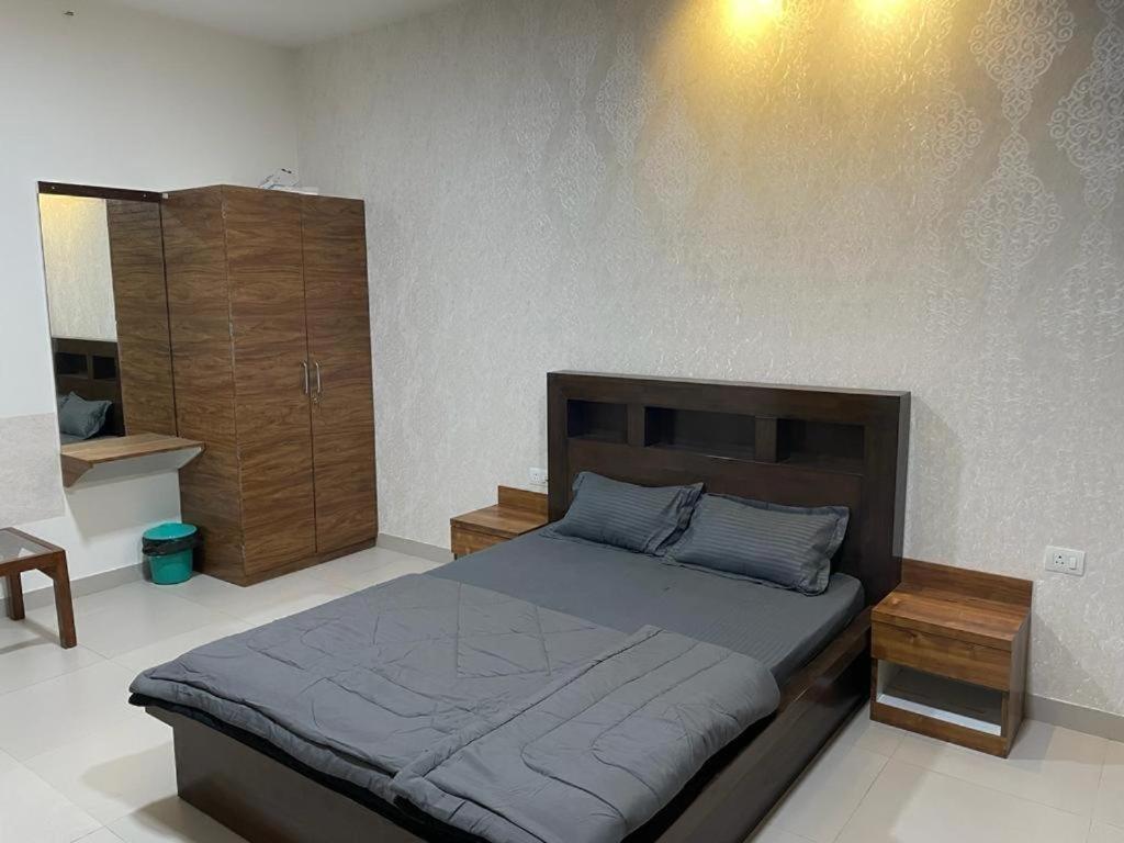 Royal Nest Premium Hotell Pune Exteriör bild
